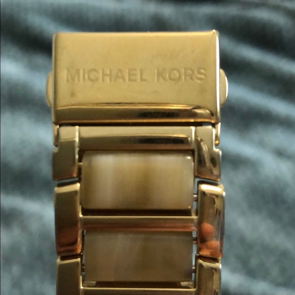 Michael Kors Gold and Light Tortoise Watch - Picture 6 of 8